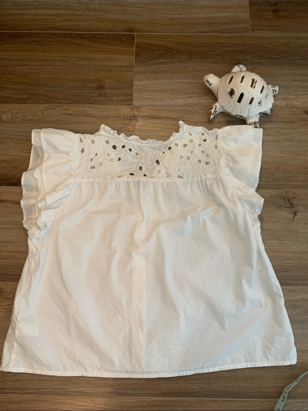 GAP White Eyelet V-Neck Ruffle Sleeve Blouse size -L - Picture 9 of 9